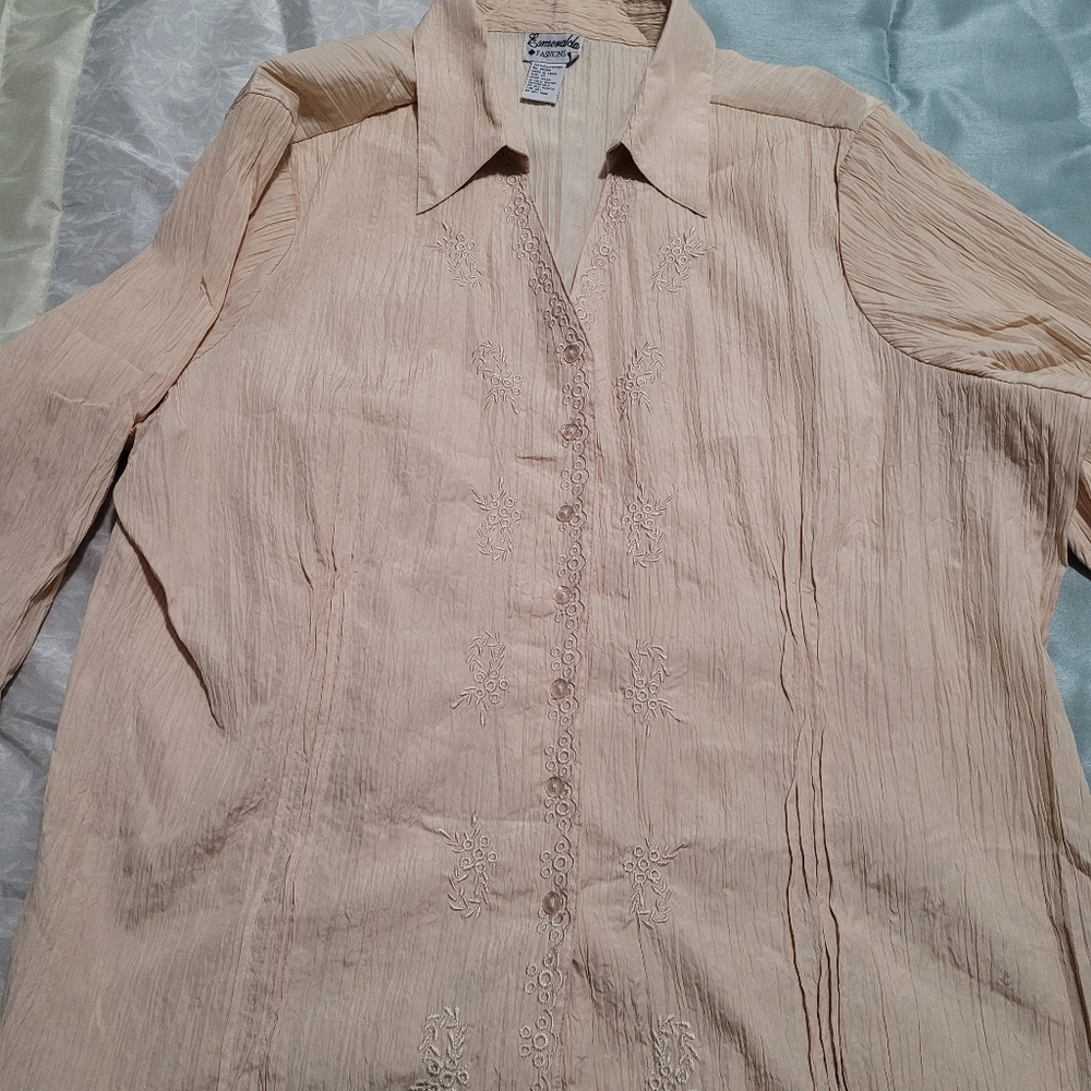 Esmeralda Fashions 2x tan v-neck 3/4 sleeve embroidered detail down v
